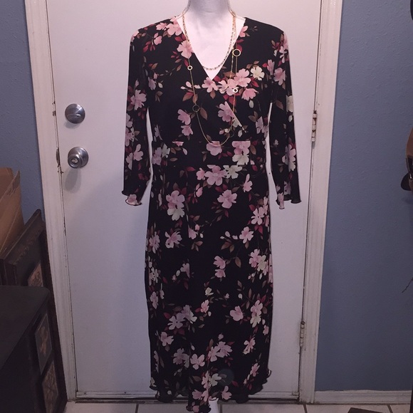 Motherhood Maternity Dresses & Skirts - Motherhood Black w/ Flower Print Dress Size L